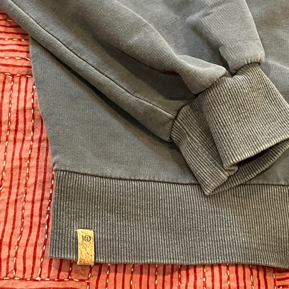 tentree organic cotton women’s size small Gray Crewneck Top - Picture 3 of 11